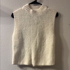 Gap Cozy Cream Sleeveless Sweater size medium